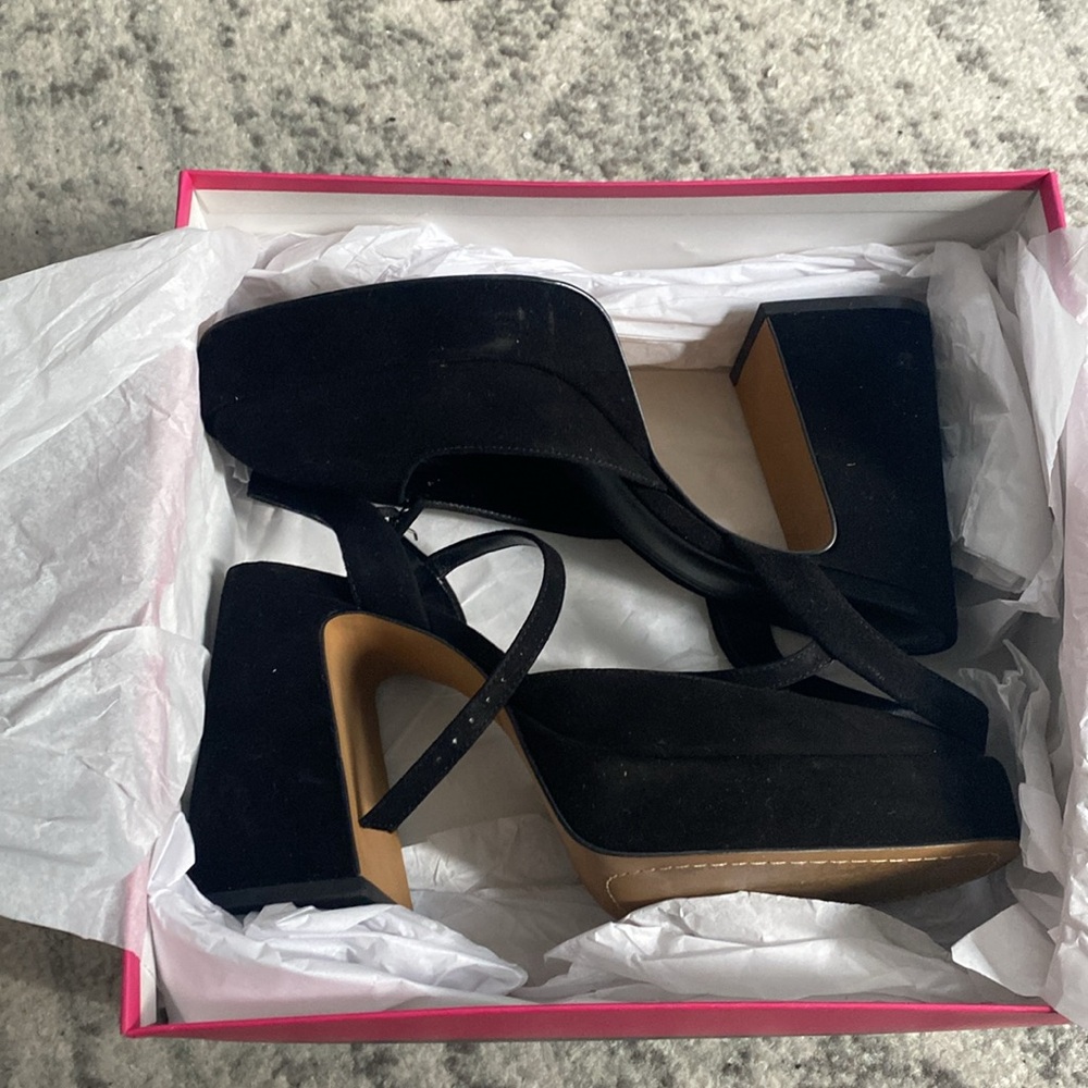 Vince Camuto Black Heels - Picture 6 of 8